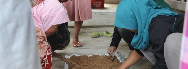 Pembuatan Dekomposer diminati oleh masyarakat  Dusun Nglebeng